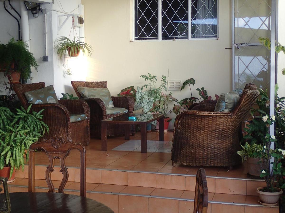 Le Cactus Guesthouse Terre Rouge  Eksteriør billede