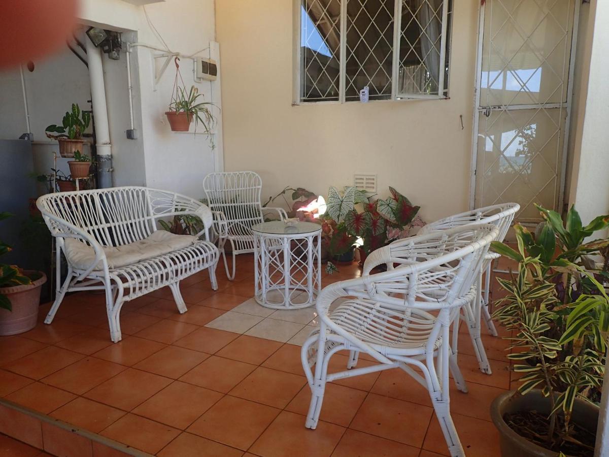 Le Cactus Guesthouse Terre Rouge  Eksteriør billede
